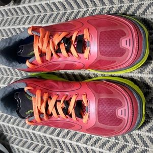 HOKA CONQUEST WOMEN SHOES